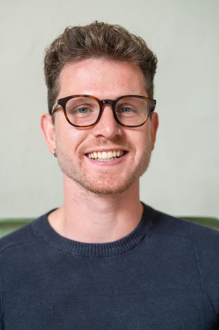 Tijmen Smit, massage therapist